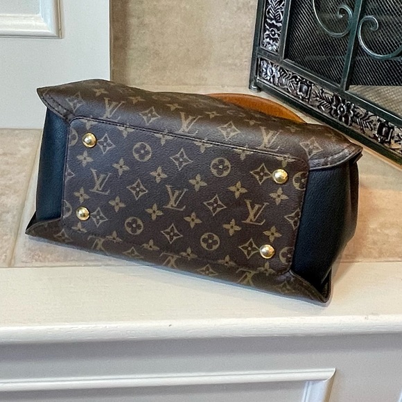 Louis Vuitton Monogram Gaia Noir Hobo Bag - Picture 8 of 10